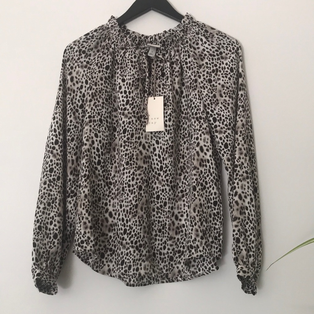BNWT A New Day Animal Print Long Sleeve Ruffle Blouse Key Hole Tie